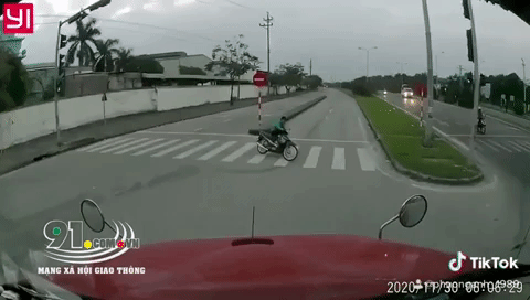 Tình huống đối đầu xe container