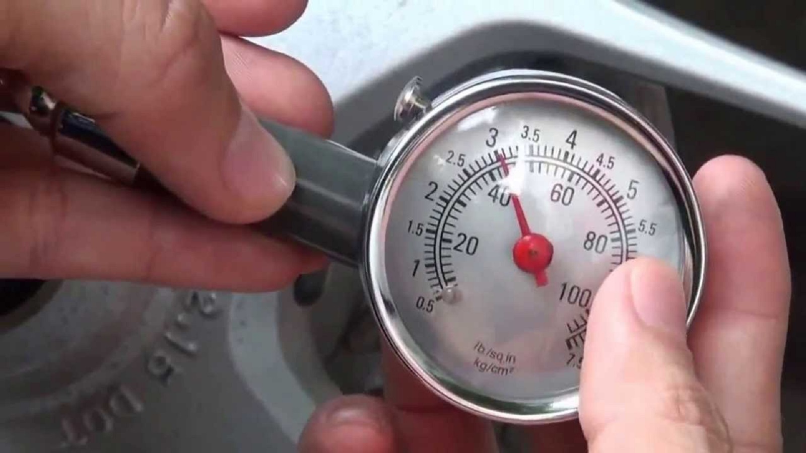 Cần kiểm tra những bộ phận nào của xe sau thời gian dài không sử dụng