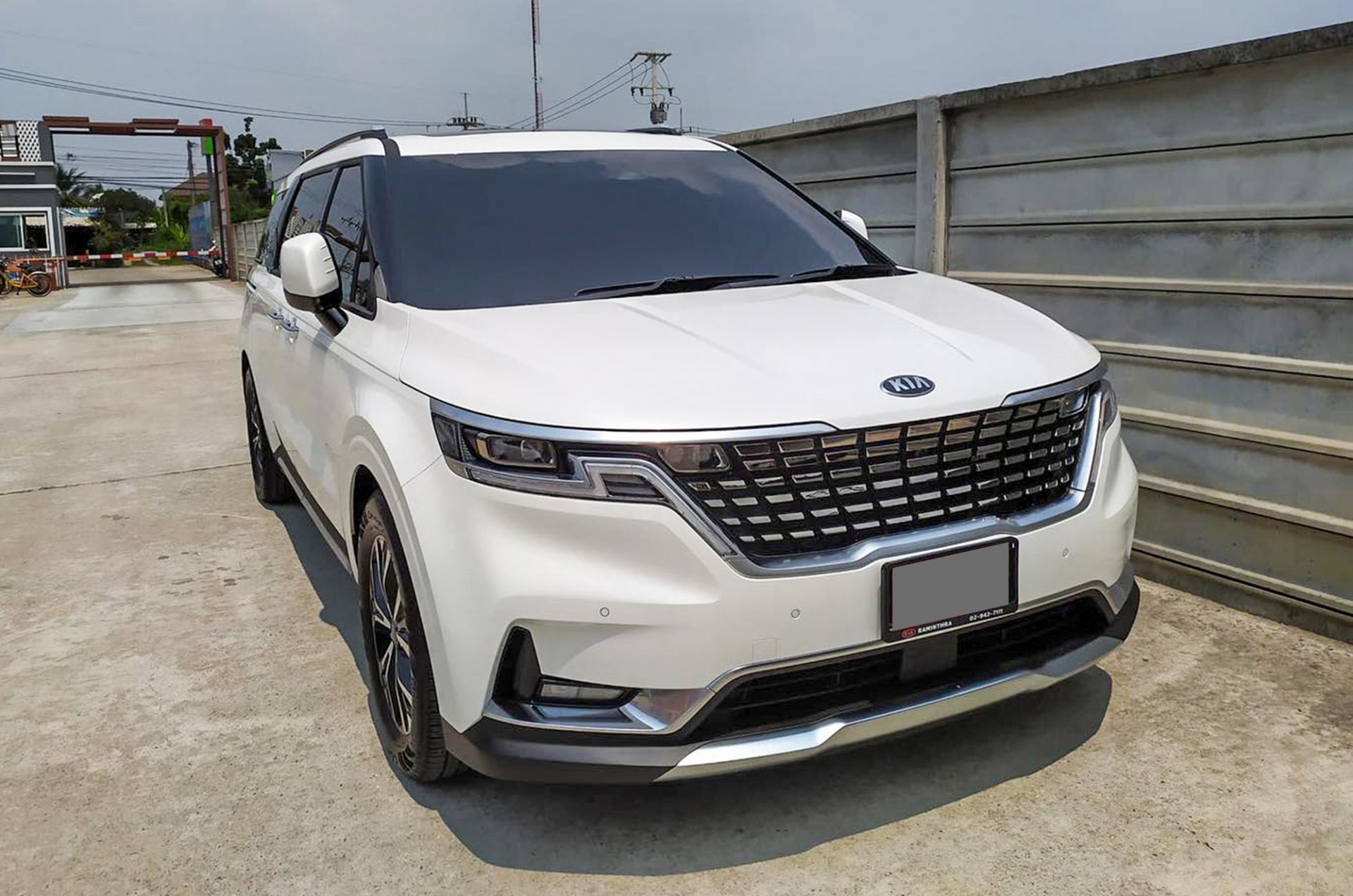 Kia Carnival lộ diện phiên bản, hứa hẹn ra mắt ngay trong tháng này tại Việt Nam