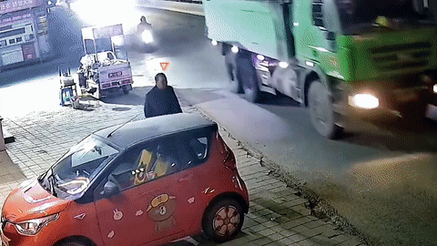 lốp xe tải phát nổ