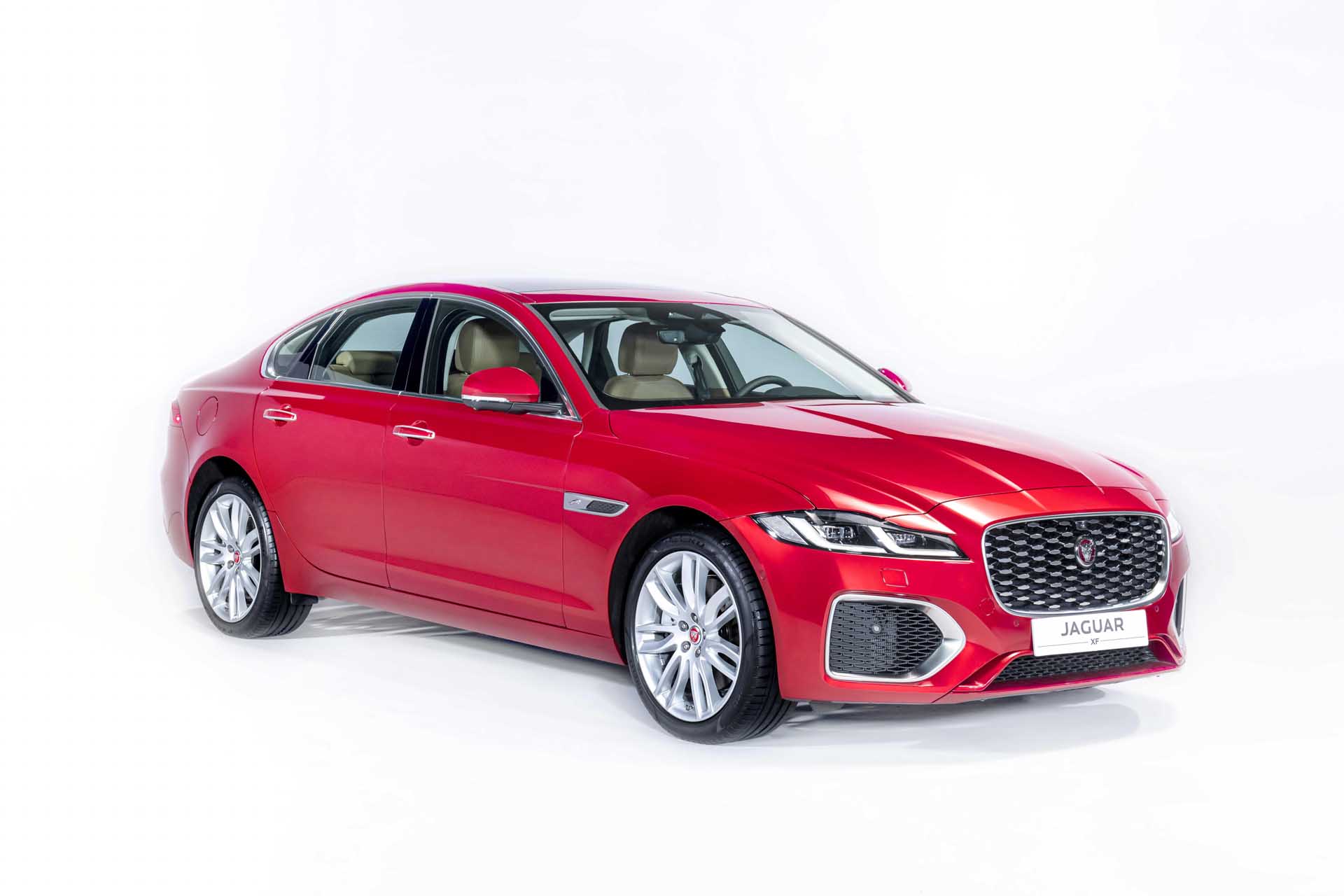 Jaguar XF thế hệ mới ra mắt ra thị trường Việt Nam với 2 phiên bản tuỳ chọn