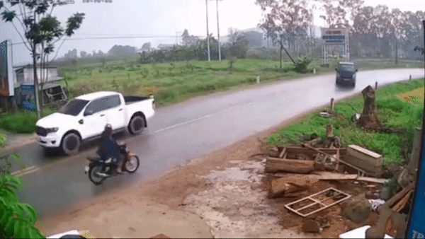Xe tải lấn làn tông trực diện vào xe máy