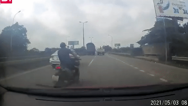 Đánh võng vỉa đầu ô tô, nam thanh niên lái xe máy thiệt mạng