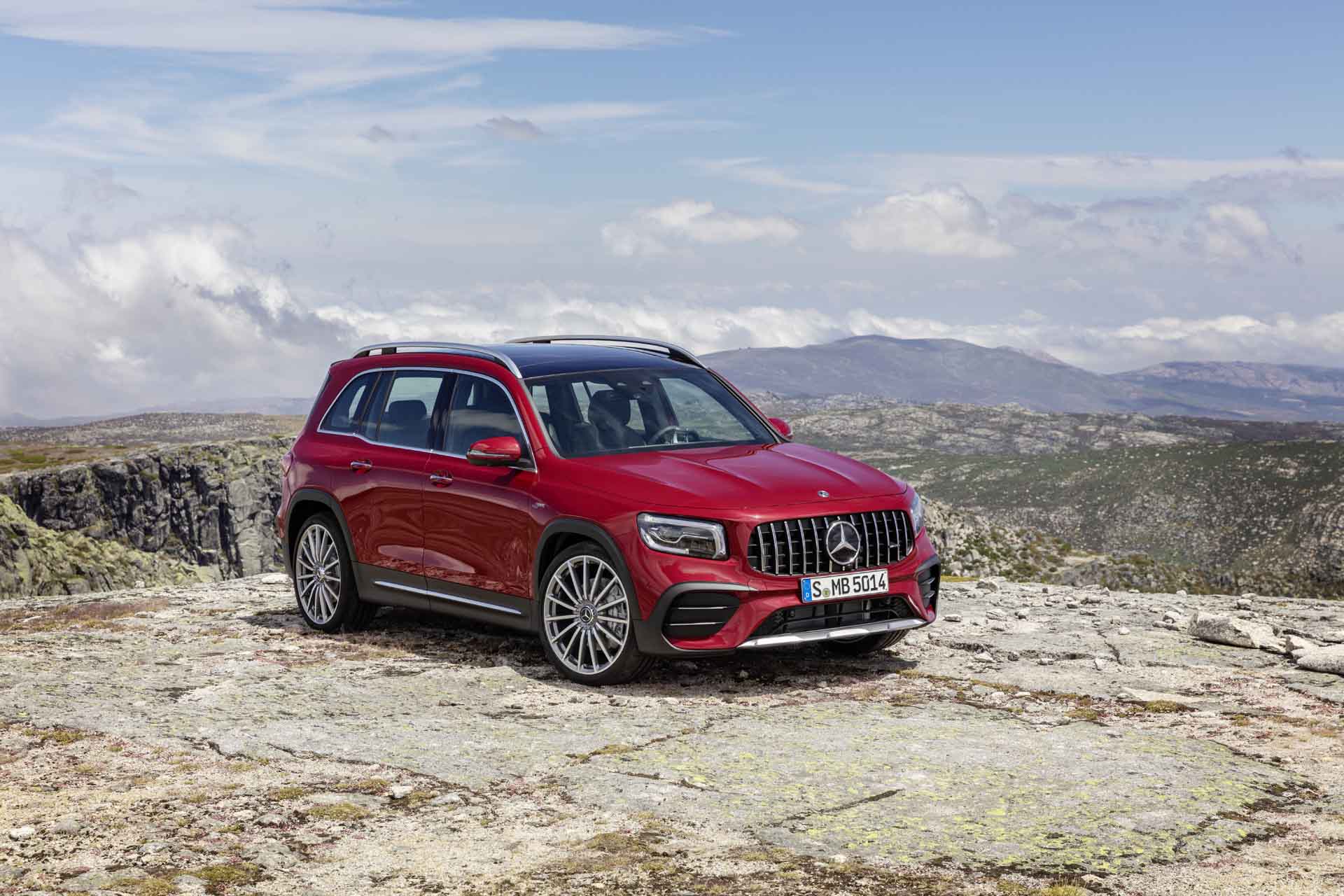 Mercedes-AMG GLB 35 4MATIC chốt giá 2,69 tỷ đồng tại thị trường Việt Nam