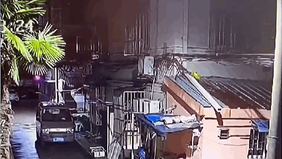 nổ pin xe điện sạc trong nhà