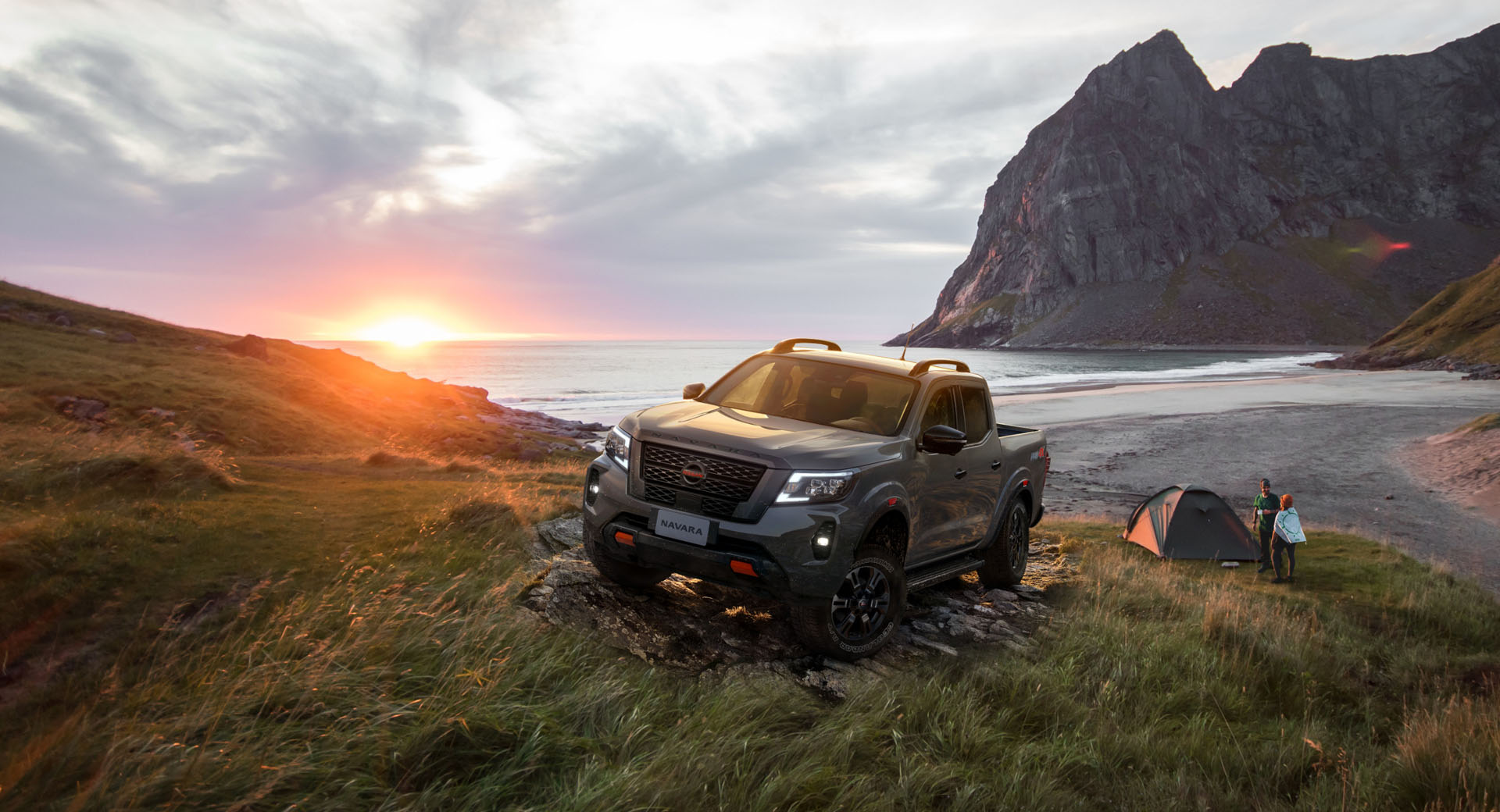 Nissan Navara bản nâng cấp cập bến thị trường Việt Nam: nâng cấp động cơ, giá bán tăng nhẹ