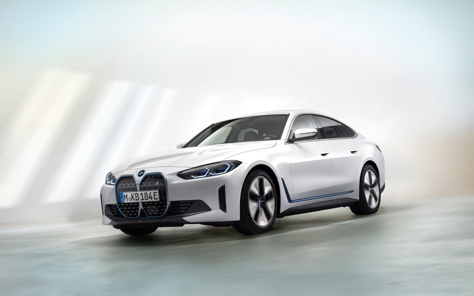 Xe điện hạng sang BMW i4 ra mắt tại Việt Nam