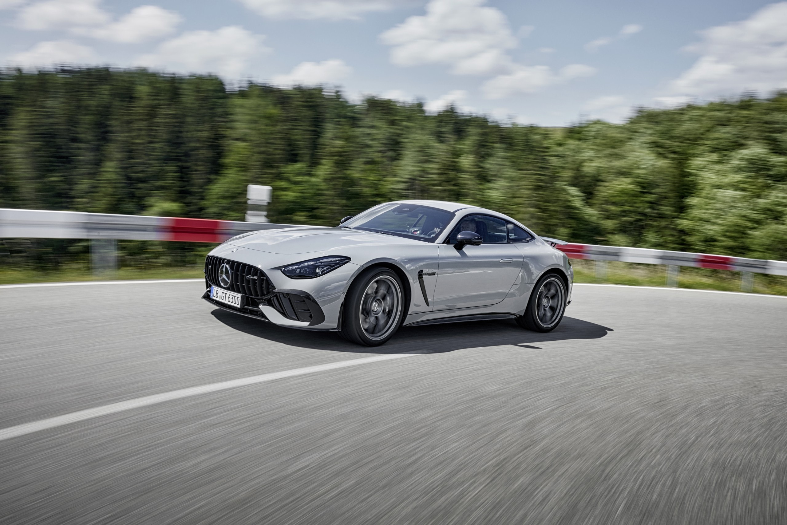 Mercedes-AMG GT 63 Pro 4Matic+ 2025 ra mắt với công suất 603 mã lực