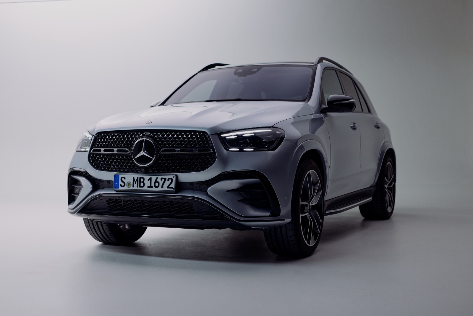 Mercedes-Benz Việt Nam bước vào “cuộc chơi hybrid” với GLE 400 e 4MATIC