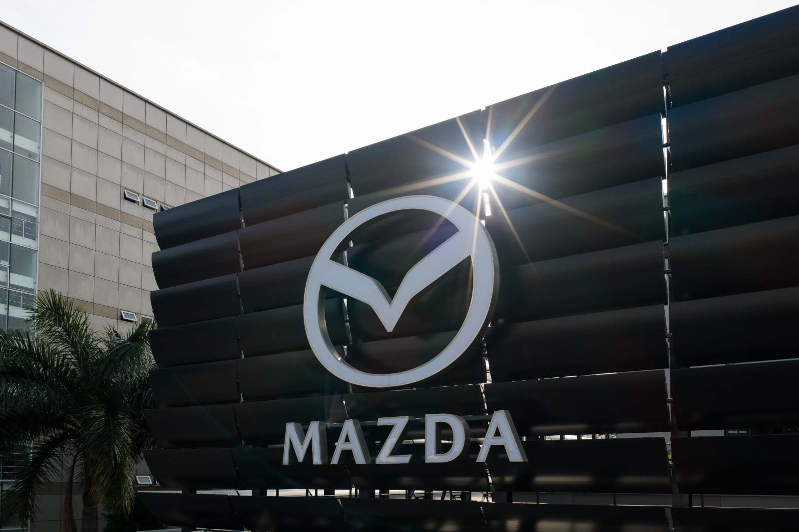 Mazda “tăng tốc” tại thị trường Việt Nam: Ra mắt loạt xe “hot” cùng showroom theo chuẩn mới