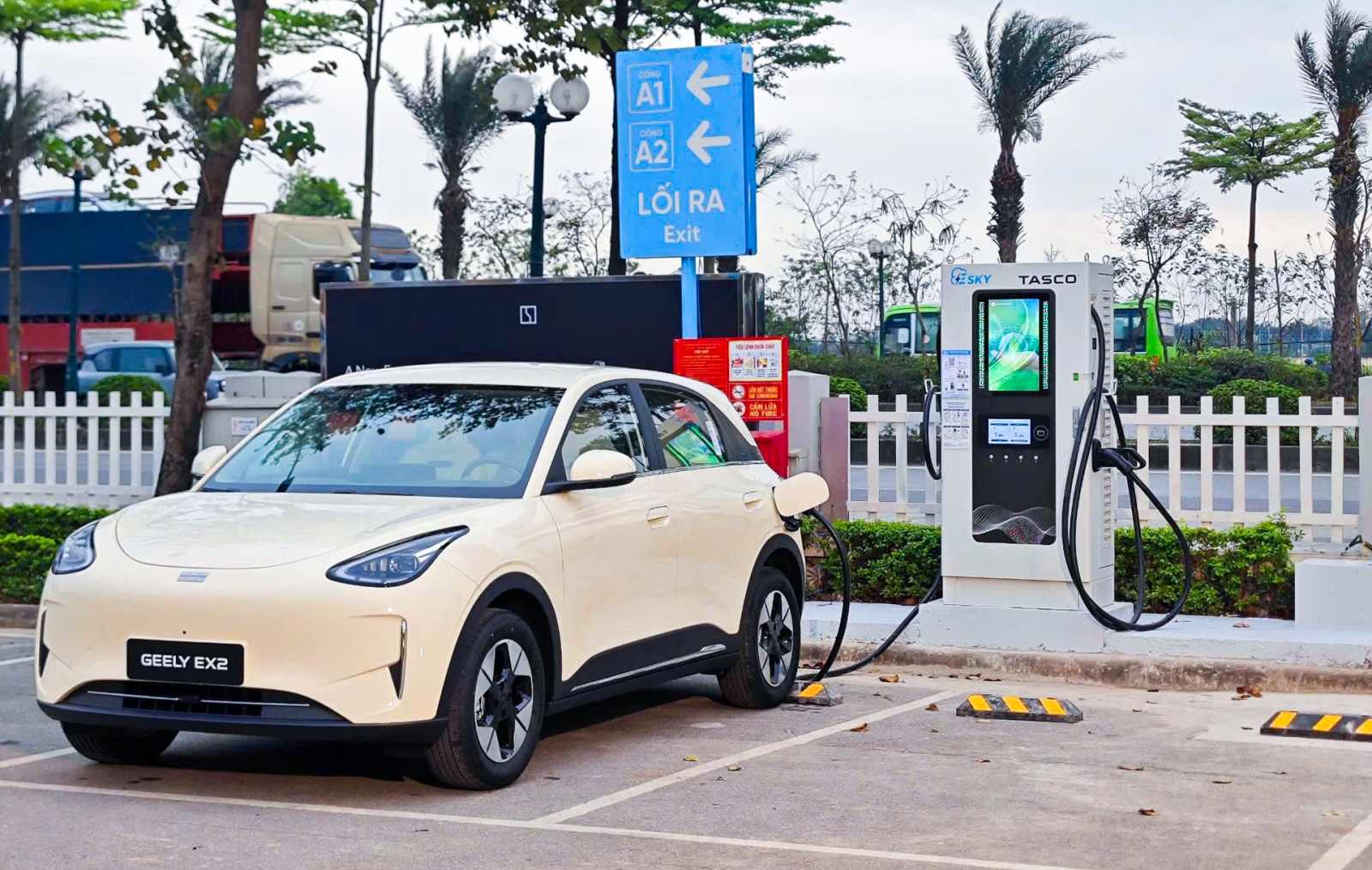 Bộ Tài chính đề xuất miễn lệ phí trước bạ 0% cho ô tô điện đến hết năm 2030