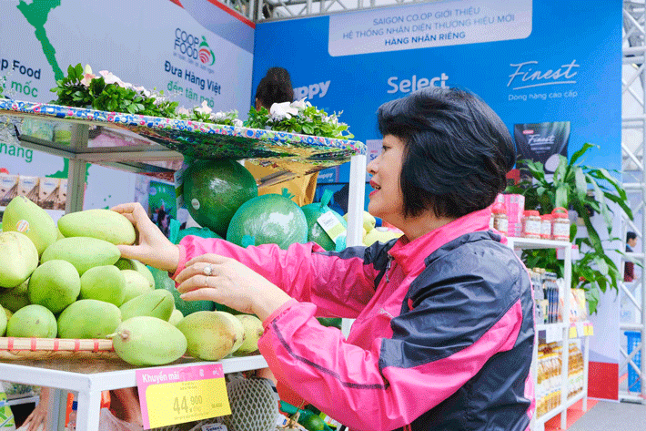 Các đặc sản miền Tây được giới thiệu tại gian hàng Link vào Cwin Cá Cược Thể Thao 2026 an toàn của Saigon Co.op thu hút người M.Cwin800.com thể thao, casino live, bắn cá và slot nổ hũ