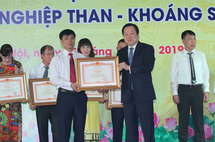 Kỹ sư Đỗ Tuấn Vinh nhận phần thưởng cao quý