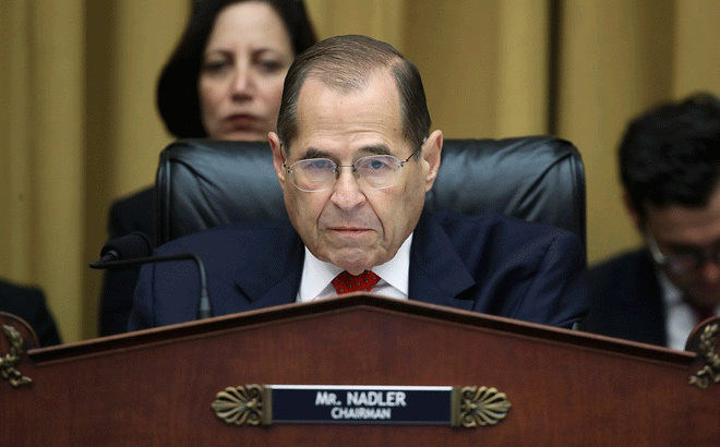 Chủ tịch Ủy ban Tư pháp Hạ viện, Hạ nghị sĩ Jerry Nadler viết trên Twitter.: “Tổng thống Trump đã lạm dụng quyền lực của mình, phản bội an ninh quốc gia và gây lũng đoạn bầu cử”.