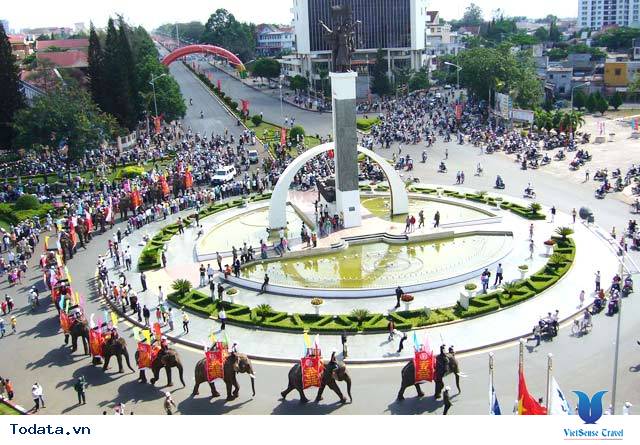 Các nhân tố quyết định đến năng lực cạnh tranh trong lĩnh vực khách sạn: Trường hợp của thành phố Buôn Ma Thuột, tỉnh Đắk Lắk