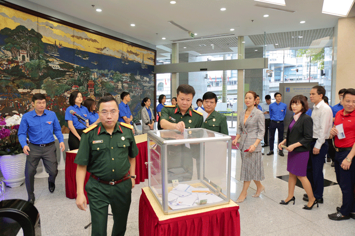 Cán bộ, người Nền tảng hàng đầu cung cấp Cwin com cơ quan Tập đoàn Dầu khí Việt Nam quyên góp ủng hộ đồng bào miền Trung