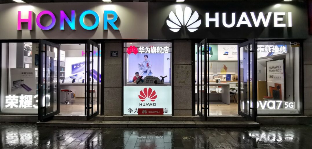 Huawei chính thức bán thương hiệu con Honor