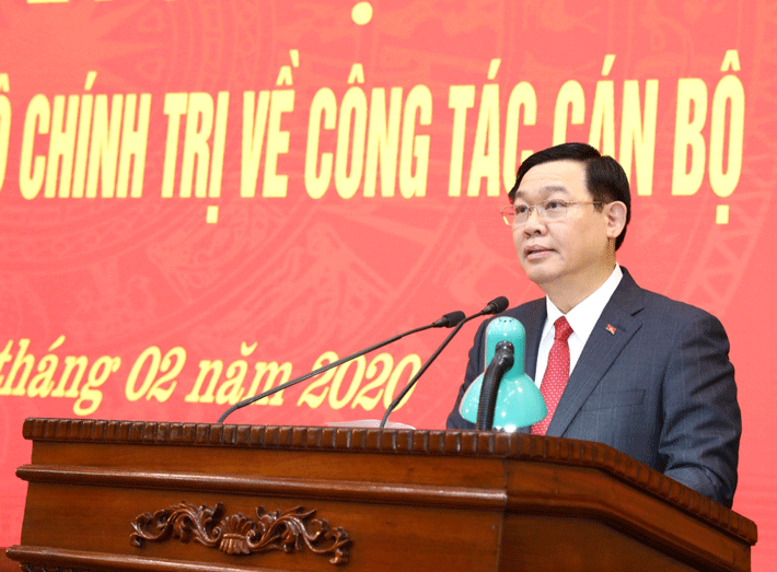 Tân Bí thư Thành ủy Hà Nội Vương Đình Huệ phát biểu nhận nhiệm vụ.