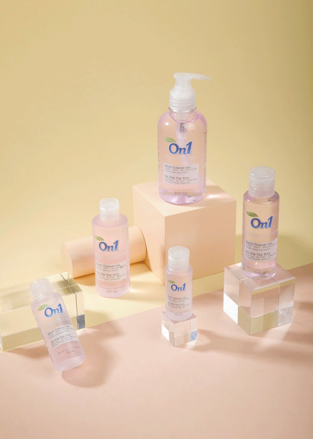 Hình ảnh dòng sản phẩm Gel rửa tay khô On1 với bao bì và dung tích mới.