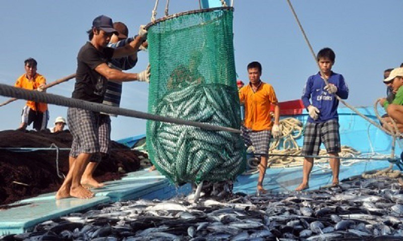 Hài lòng với công việc của ngư dân tàu cá: Các yếu tố ảnh hưởng và hàm ý chính sách (Trường hợp nghiên cứu ở Bình Thuận)