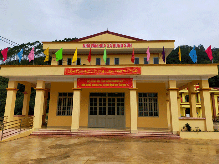 Nhà văn hóa xã Hùng Sơn