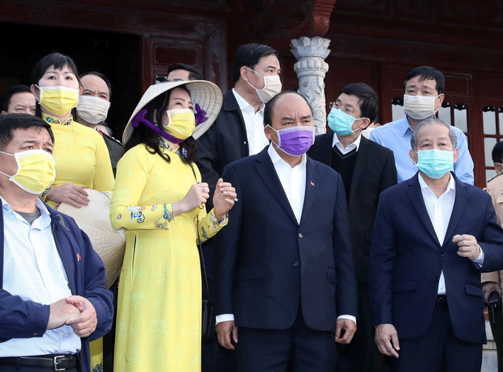 Thủ tướng Nguyễn Xuân Phúc kiểm tra công tác phòng chống dịch tại Quần thể Di tích Cố đô Huế.