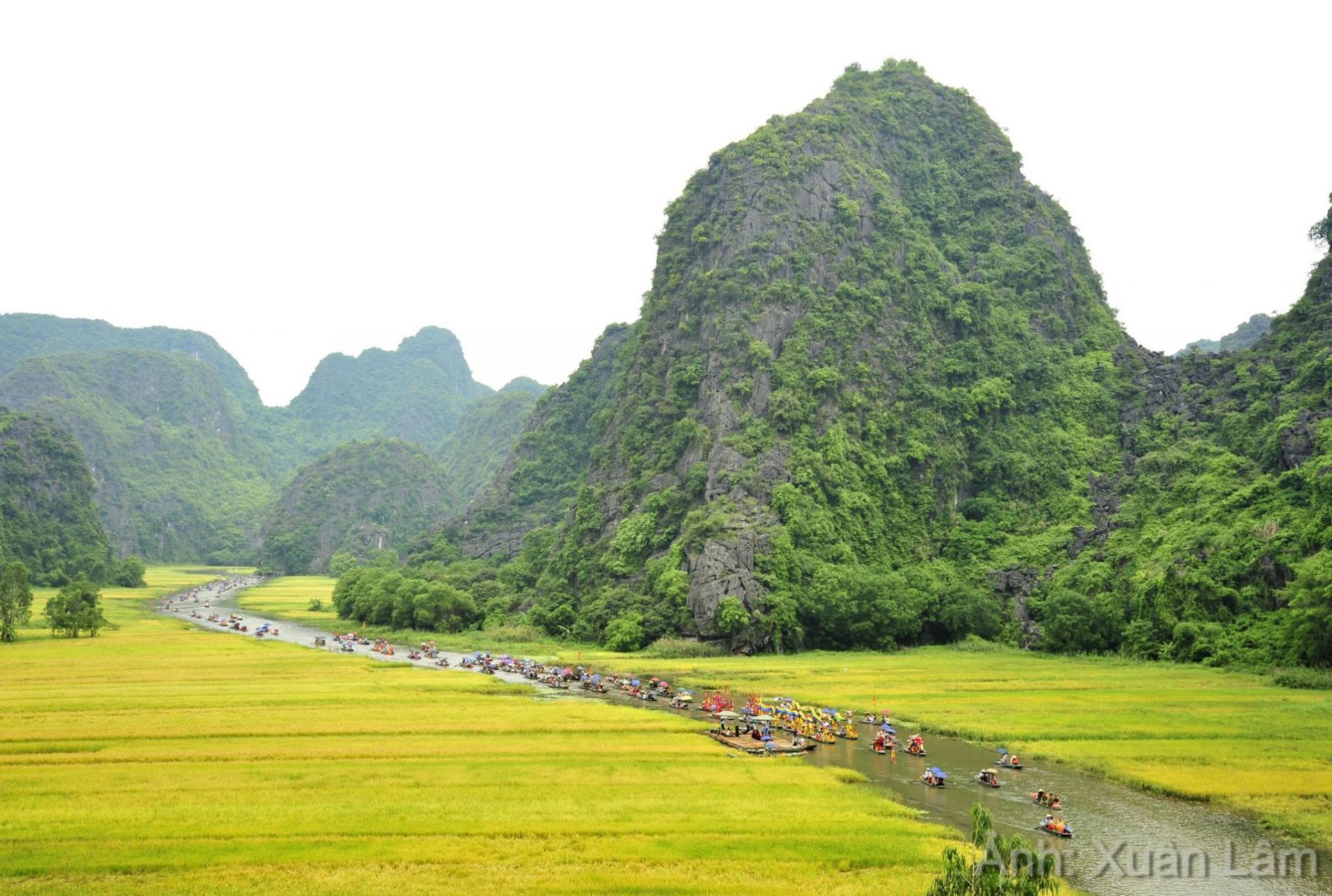 Một số giải pháp nhằm nâng cao sự hài lòng của du khách khi tham quan, du lịch tại tỉnh Ninh Bình