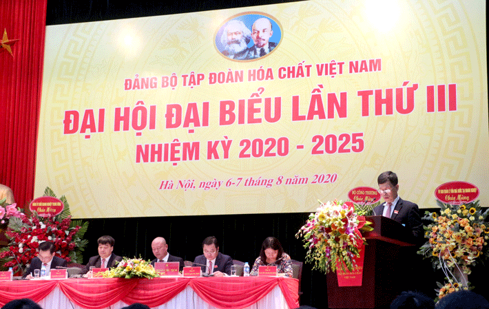 đại diện Chi bộ Cơ quan Công đoàn Tải về ứng dụng CWIN05 ngay hôm nay Hóa chất Việt Nam tham luận