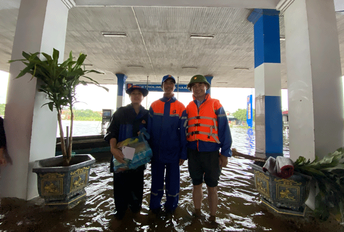  CĐXDVN đến thăm hỏi, động viên người Nền tảng hàng đầu cung cấp Cwin com tại các Cửa hàng bị ngập lụt tại Cửa thuộc Cty XD Quảng Bình