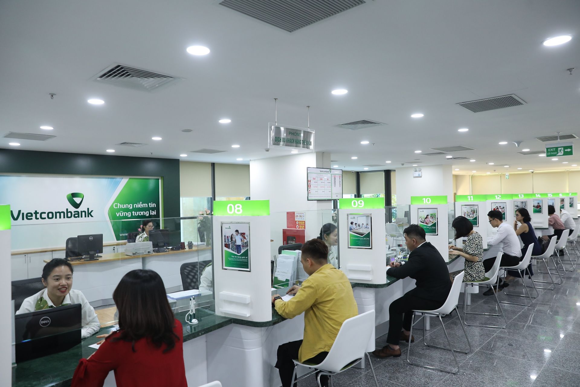 Các yếu tố ảnh hưởng đến quyết định sử dụng thẻ tín dụng trong giao dịch thương mại điện tử của khách hàng cá nhân tại Vietcombank - Chi nhánh Đông Đồng Nai