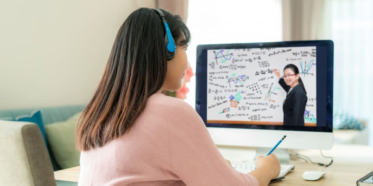 Hiện trạng và giải pháp tạo hứng thú học trực tuyến cho sinh viên Trường Đại học Văn Lang