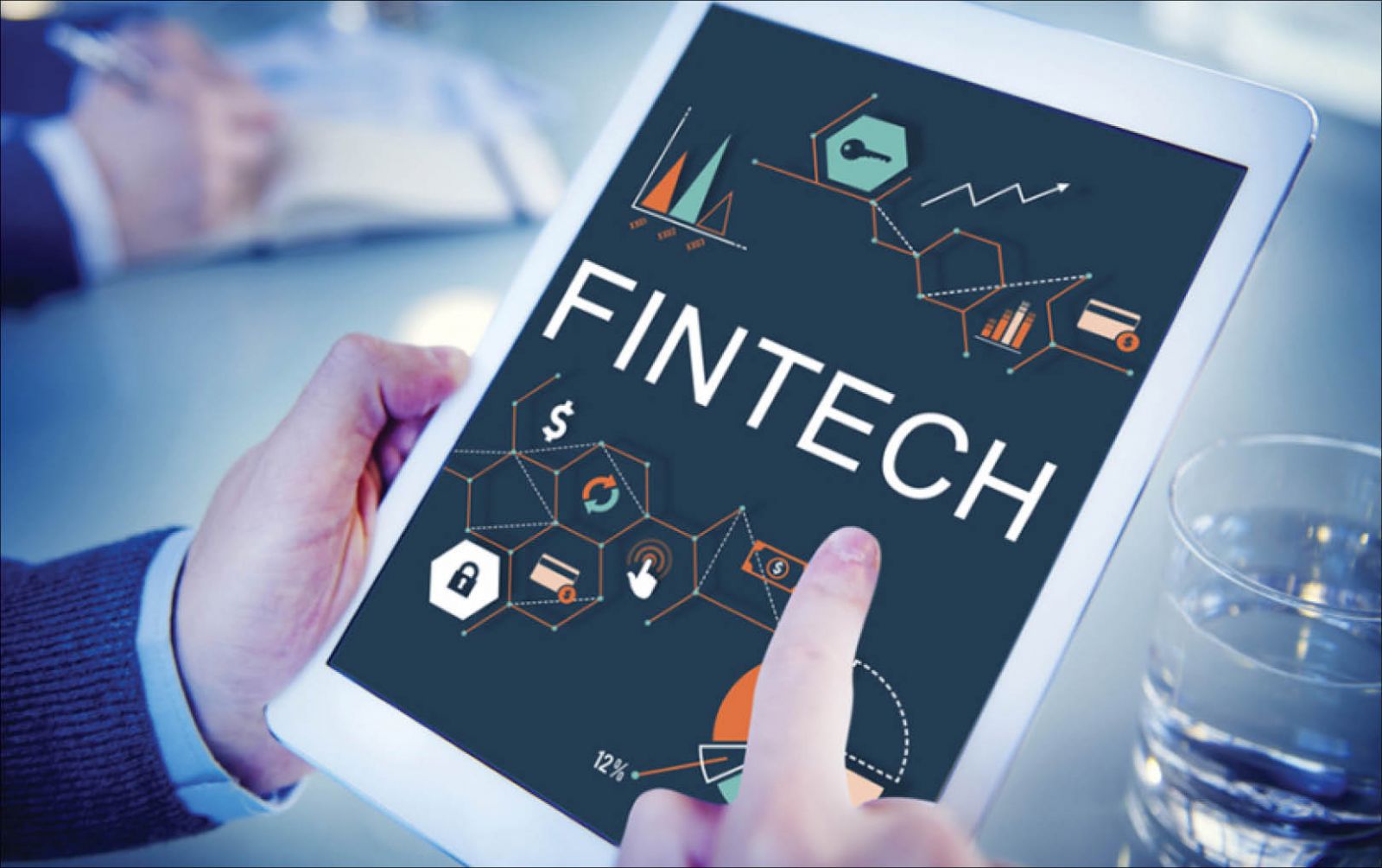 Các nhân tố tác động đến hành vi sử dụng dịch vụ Fintech tại Việt Nam