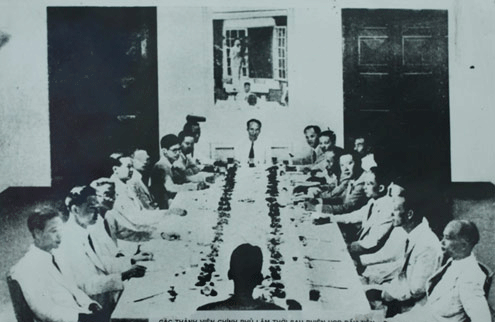 Phiên họp đầu tiên