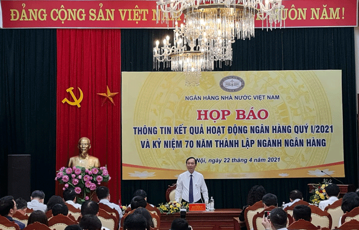 Phó Thống đốc thường trực NHNN Đào Minh Tú phát biểu tại họp báo
