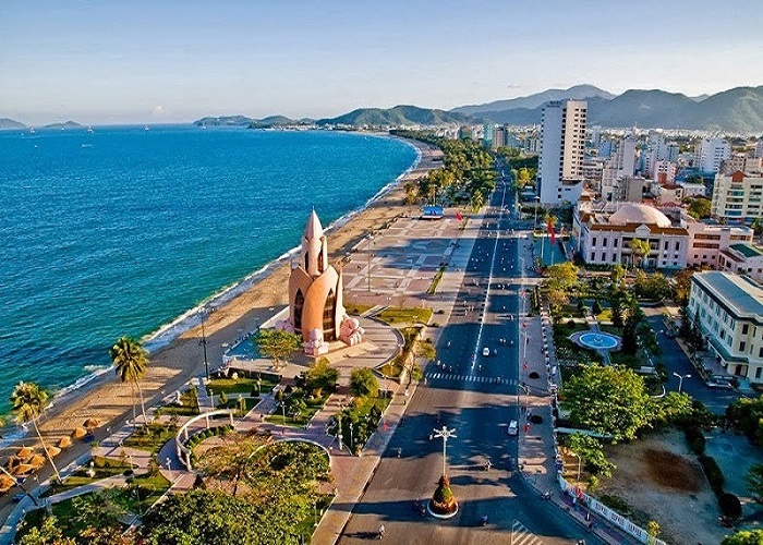 Ứng dụng công nghệ thông tin trong phát triển du lịch thông minh tại tỉnh Khánh Hòa