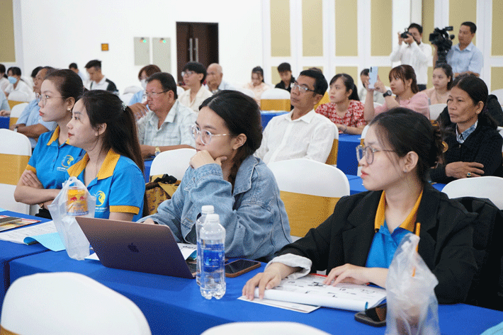 Đại biểu tham gia hội thảo