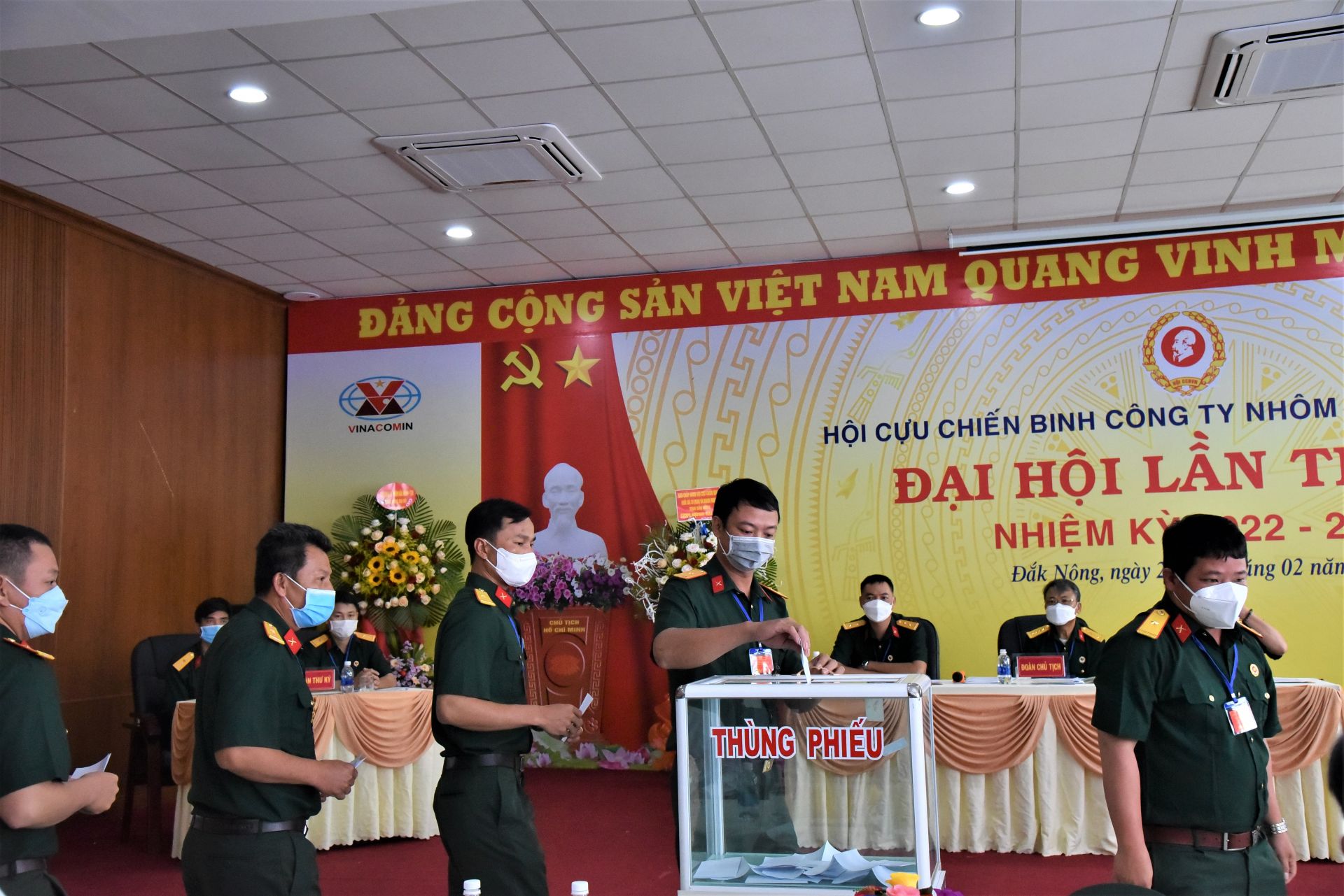 ại hội tiến hành bỏ phiếu bầu BCH khóa mới