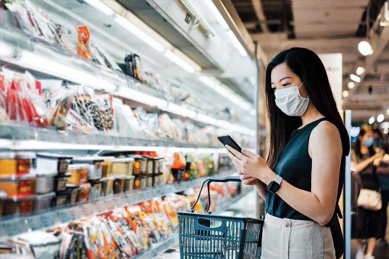 Giải pháp phát triển thương mại, dịch vụ cho các siêu thị bán lẻ: Trường hợp nghiên cứu tại siêu thị Co.opmart TP. Hồ Chí Minh