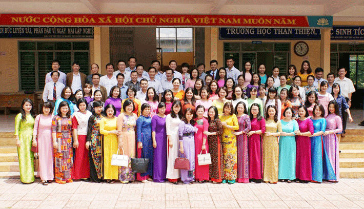 Tập thể CBGV trường THPT Buôn Ma Thuột