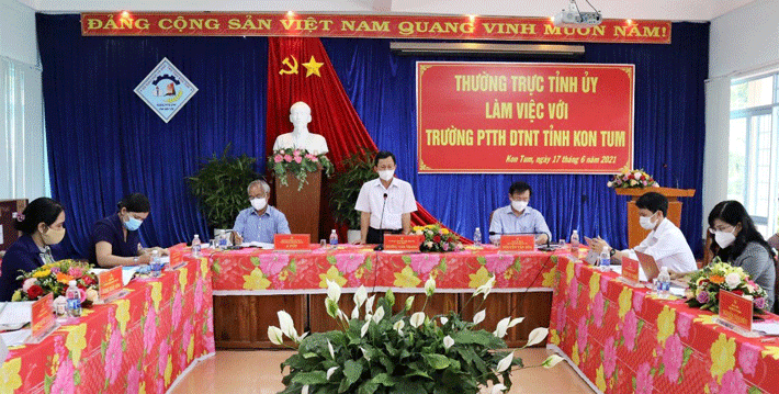 Thường trực Tỉnh Ủy Kon Tum làm việc với nhà trường