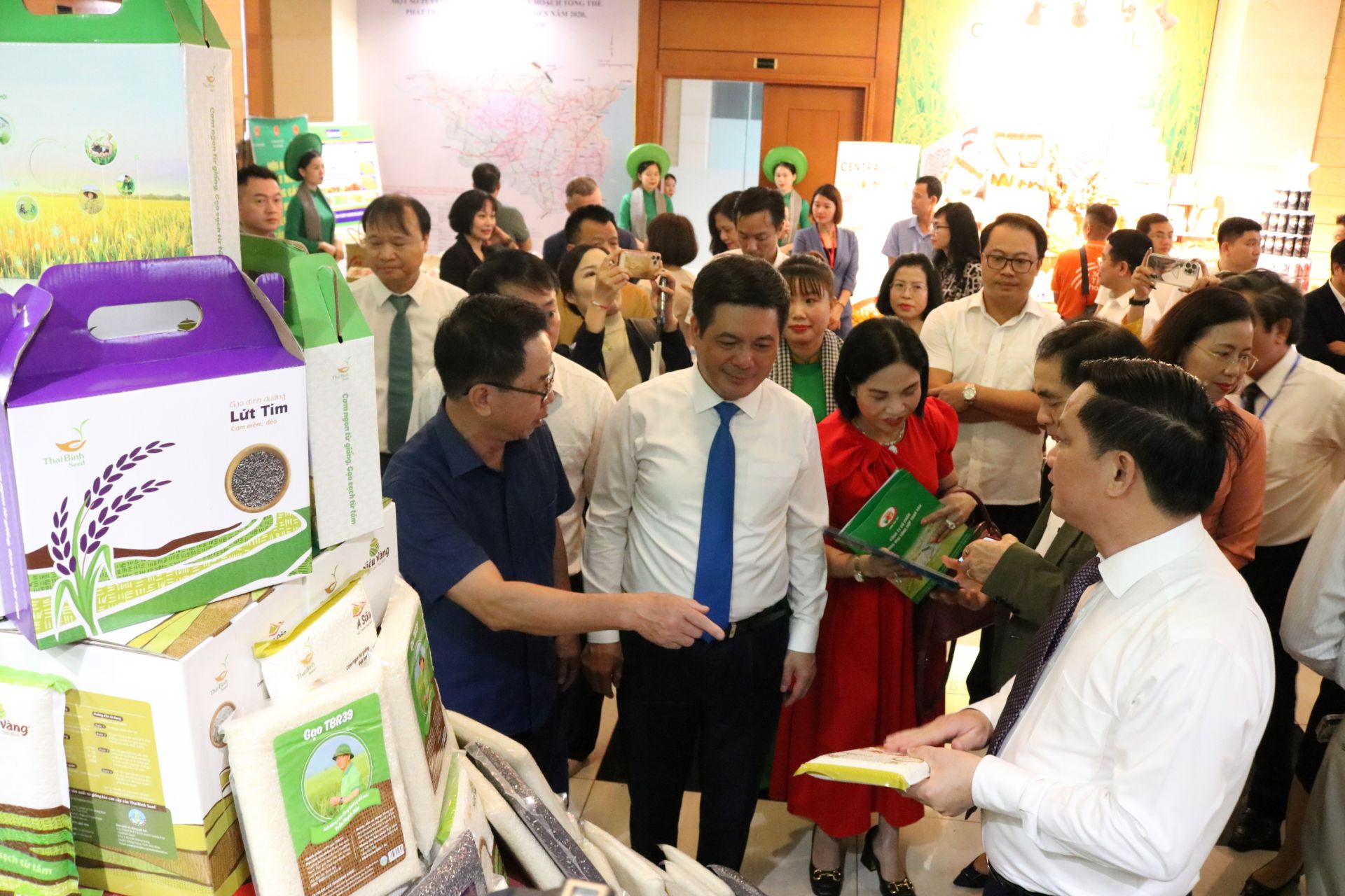 Bộ trưởng Nguyễn Hồng Diên