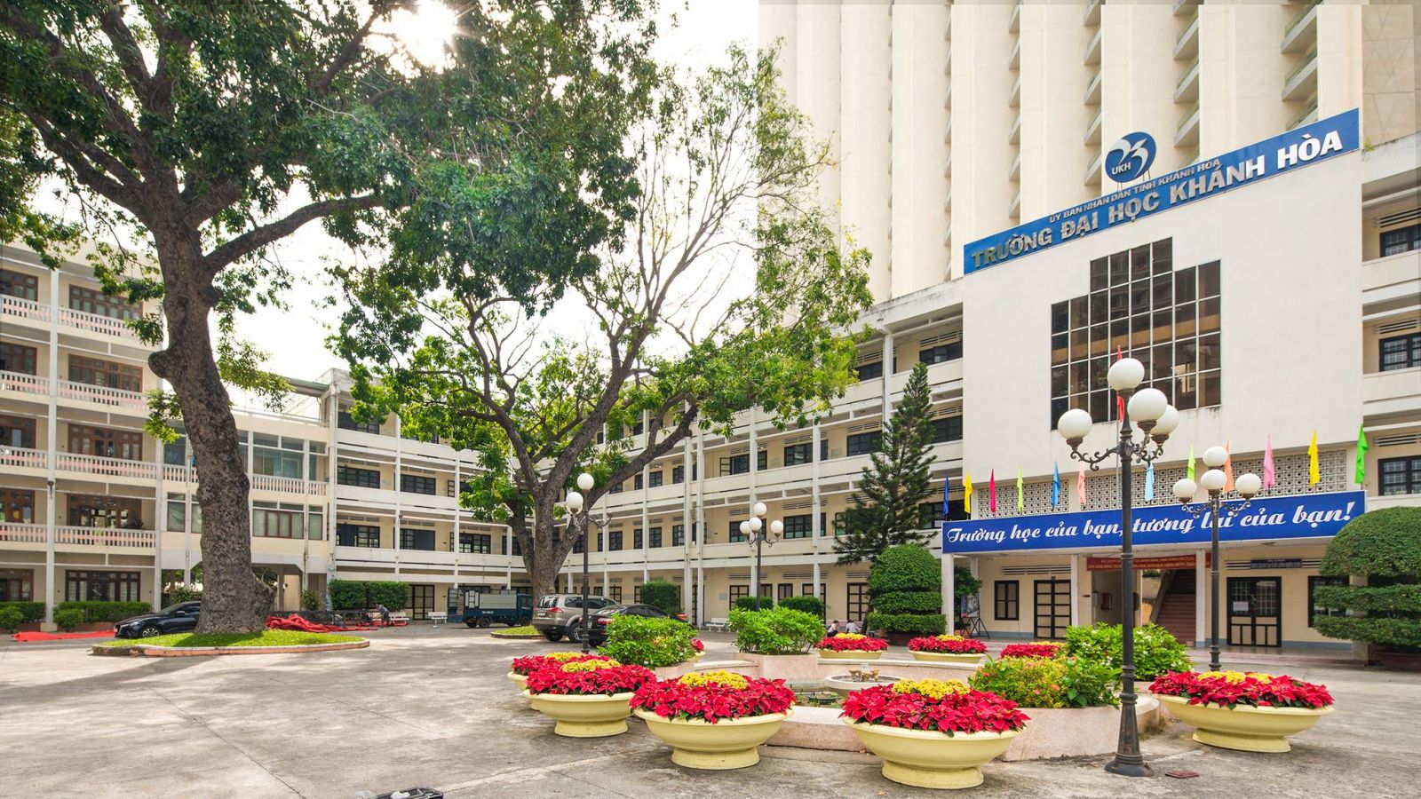 Nghiên cứu các yếu tố ảnh hưởng đến sự hài lòng của sinh viên Khoa Du lịch đối với chất lượng dịch vụ đào tạo tại Trường Đại học Khánh Hòa