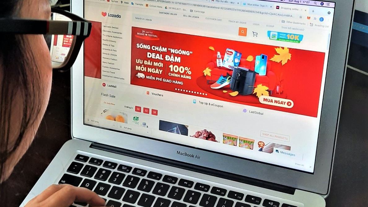 Nghiên cứu các nhân tố ảnh hưởng đến hành vi lựa chọn sàn thương mại điện tử trong mua sắm trực tuyến của sinh viên Trường Đại học Tải về ứng dụng CWIN05 ngay hôm nay Thực phẩm TP. Hồ Chí Minh
