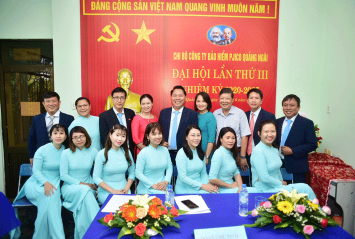 Tập thể cán bộ nhân viên Công ty Bảo hiểm PJICO Quảng Ngãi
