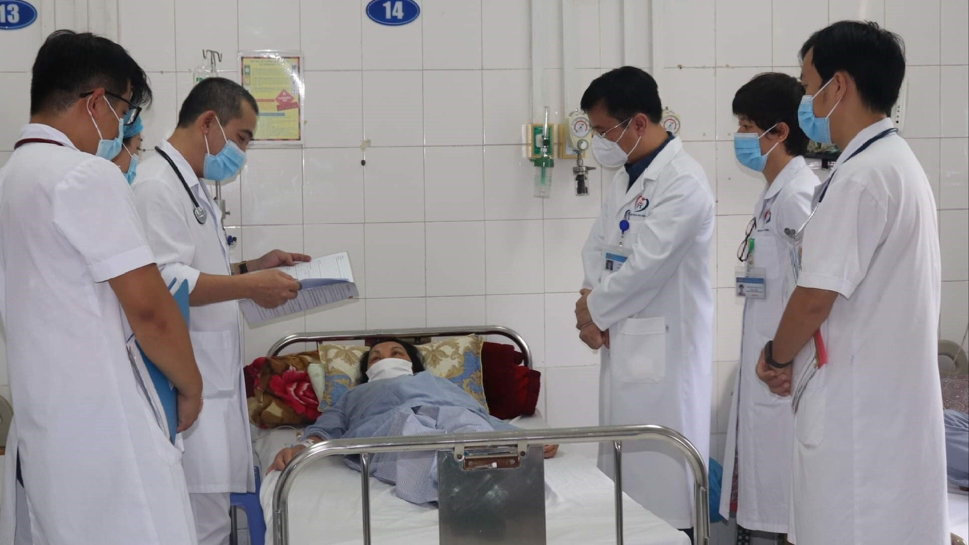 Các yếu tố liên quan đến chất lượng cuộc sống của nhân viên y tế tại Bệnh viện đa khoa tỉnh Trà Vinh