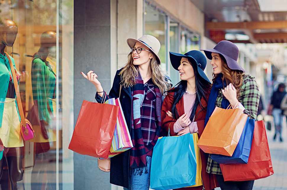Các yếu tố ảnh hưởng đến quyết định mua sắm trên sàn thương mại điện tử của sinh viên Trường Đại học Sư phạm Kỹ thuật Thành phố Hồ Chí Minh
