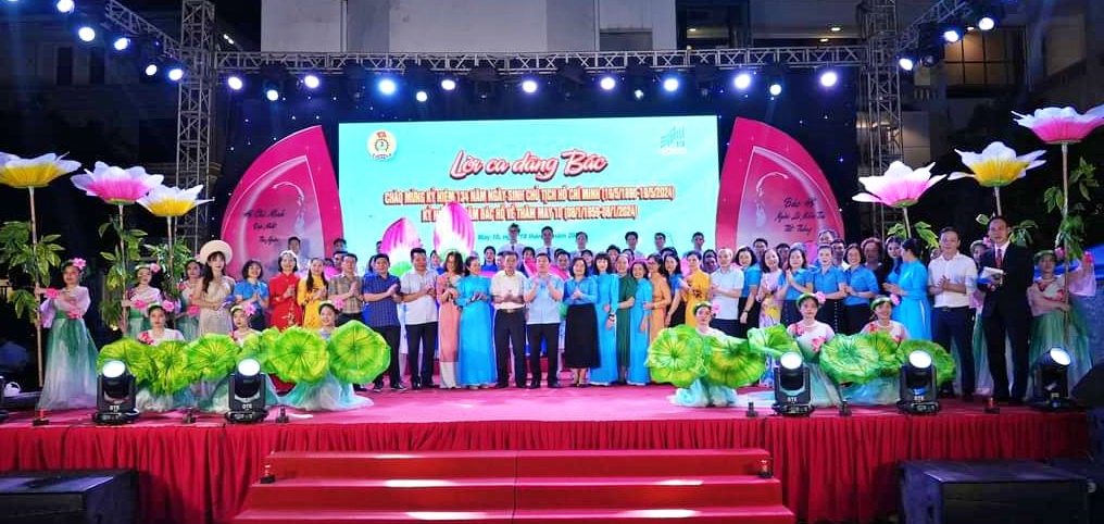 Người May 10 dâng Bác những tiết mục đặc sắc hào hùng