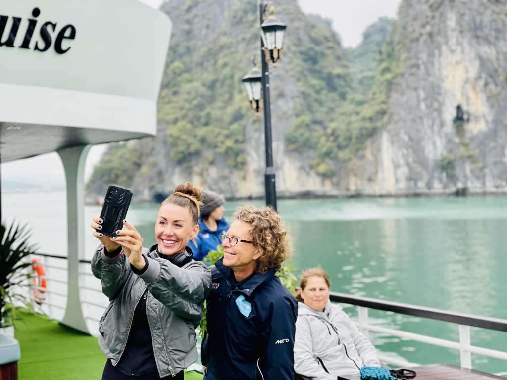 Nghiên cứu các nhân tố ảnh hưởng đến sự hài lòng chất lượng dịch vụ du lịch của khách nước ngoài tại tỉnh Vĩnh Long