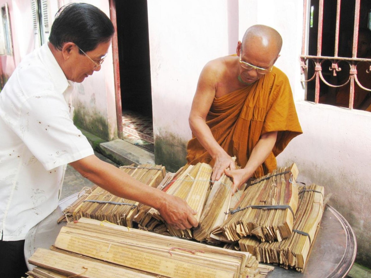 Bảo tồn, phát huy kinh lá buông trong du lịch tâm linh chùa Khmer ở Nam bộ
