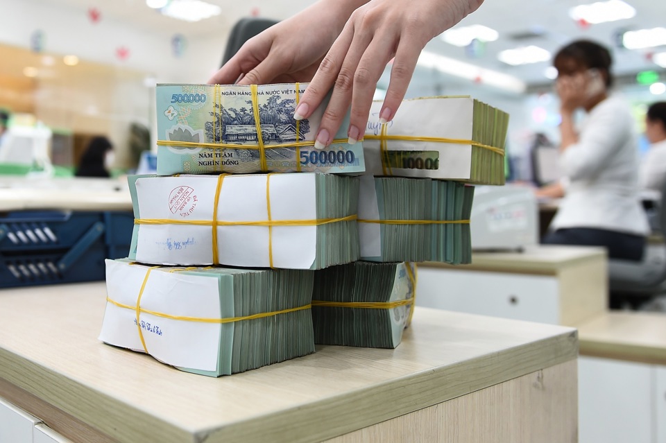 Tác động của cấu trúc thị trường ngân hàng đến việc nắm giữ tiền mặt của các Cwincom hiện đang mở niêm yết tại Việt Nam